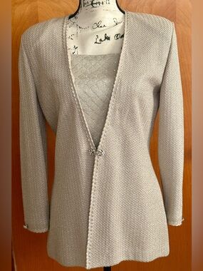 St. John Evening Metallic Champagne Open-Front jacket/rhinestone accents🩷